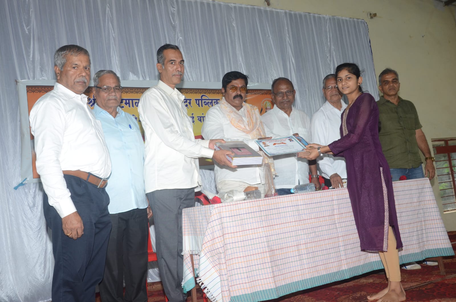 दहावीतील गुणवंत विद्यार्थिनींचा सन्मान सोहळा संपन्न; “संस्कार, शिक्षण व समाजसेवा यांचा त्रिवेणी संगम घडवा” – प्राचार्य शामराव पाटील