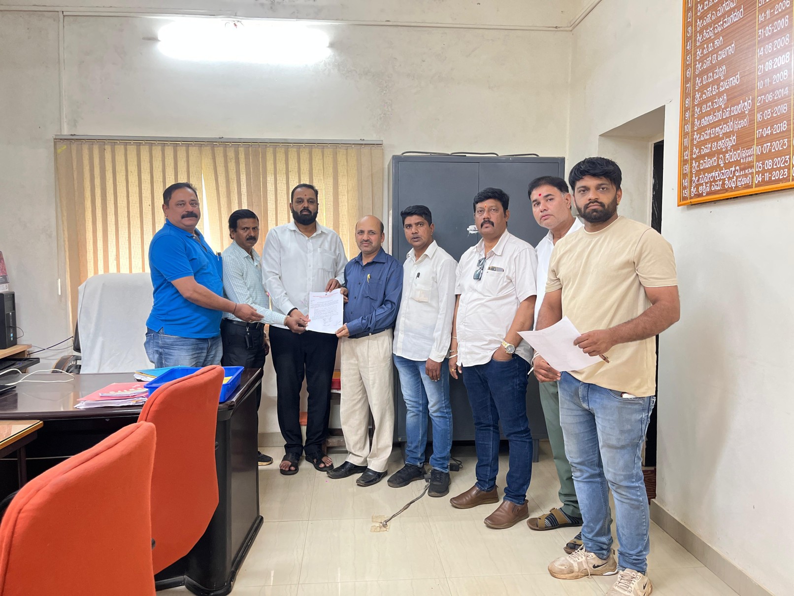 गणेशोत्सव मिरवणूक मार्गावरील कमी उंचीचे विद्युत खांब बदलण्याची मागणी – लोकमान्य टिळक गणेशोत्सव महामंडळाने हेस्कॉमला दिले निवेदन