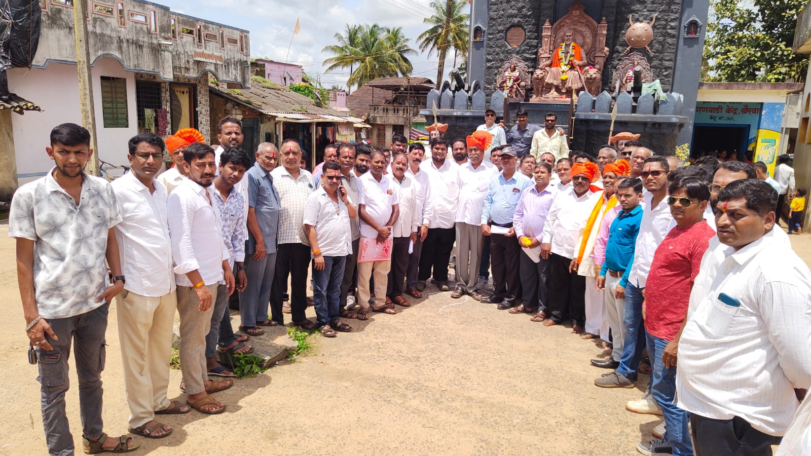 मराठी भाषिकांचा आवाज बुलंद : आमदार विठ्ठल हलगेकर यांना कन्नड सक्तीविरोधात निवेदन