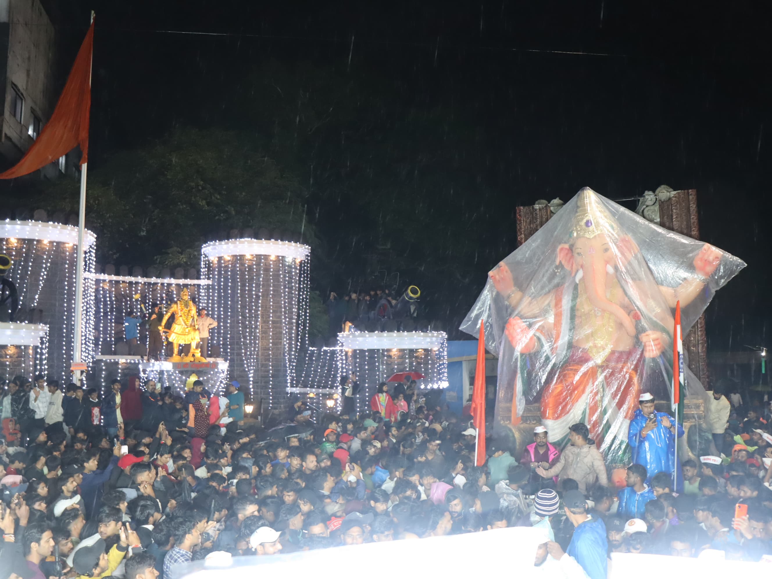 बेळगावातील सर्वात पहिला गणपती आगमन सोहळा उत्साहात पार, ‘बेळगावचा राजा’च्या दर्शनासाठी हजारोंची गर्दी