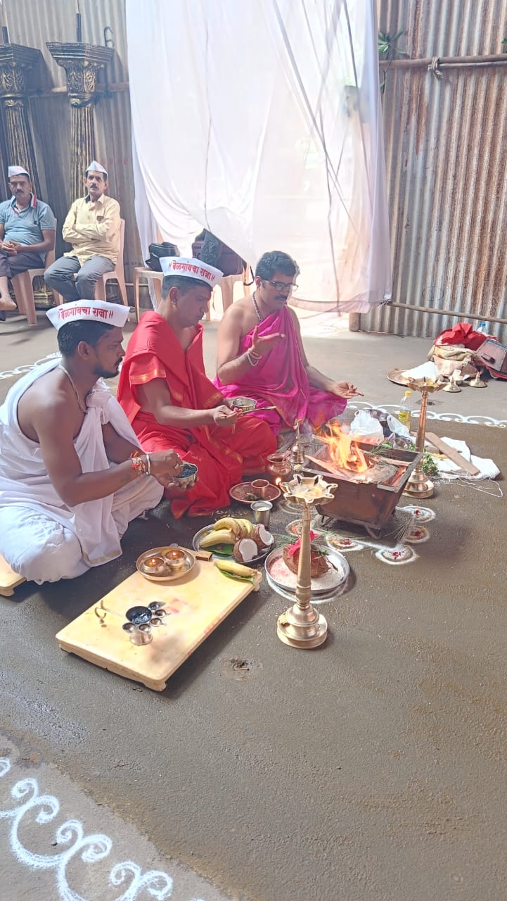 चव्हाट गल्लीतील बेळगावच्या राजाच्या मंडपाचे मंत्रोच्चारात शुद्धीकरण