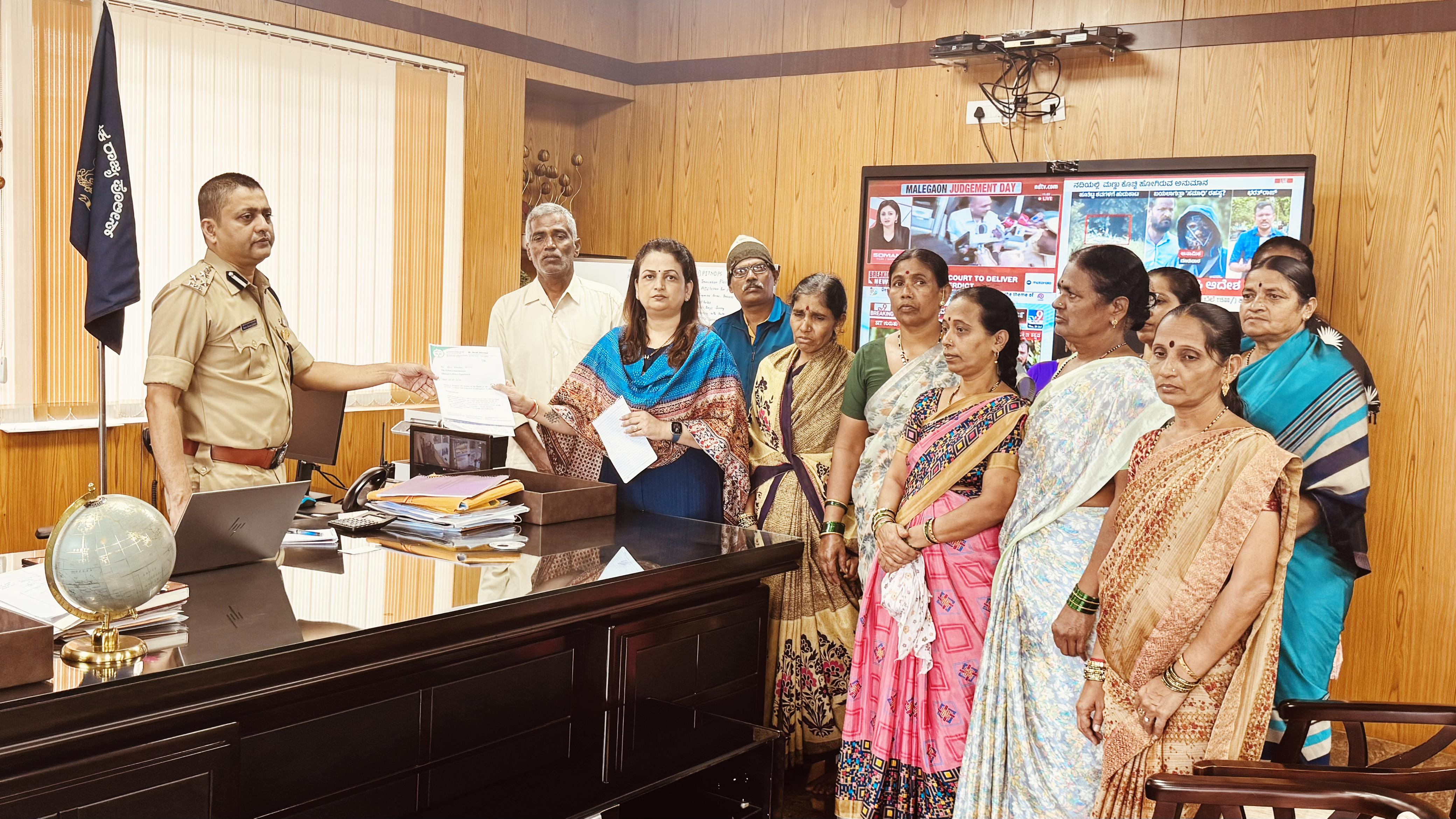 स्वाती सनदी प्रकरण : डॉ. सोनाली सरनोबत यांच्या नेतृत्वाखाली पोलिस आयुक्तांकडे निवेदन