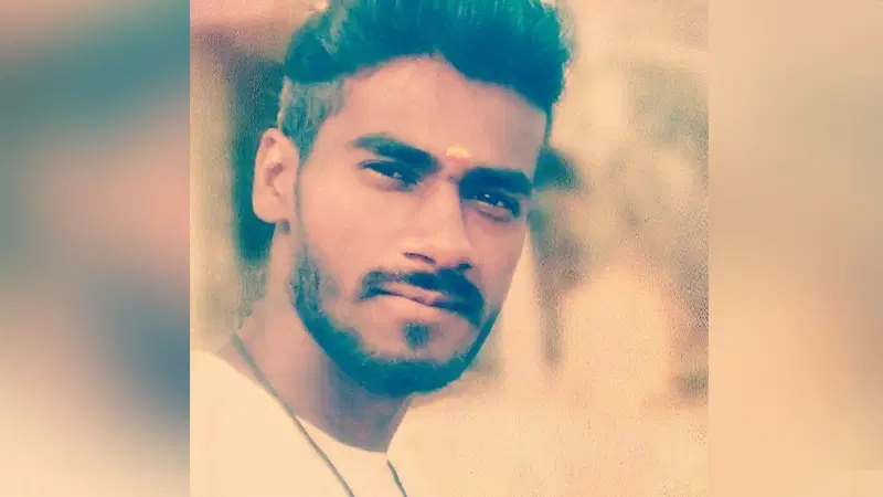 २००० रुपयाच्या कर्जाच्या वादातून मित्राचा खून – आरोपीचे पोलिसांकडे आत्मसमर्पण