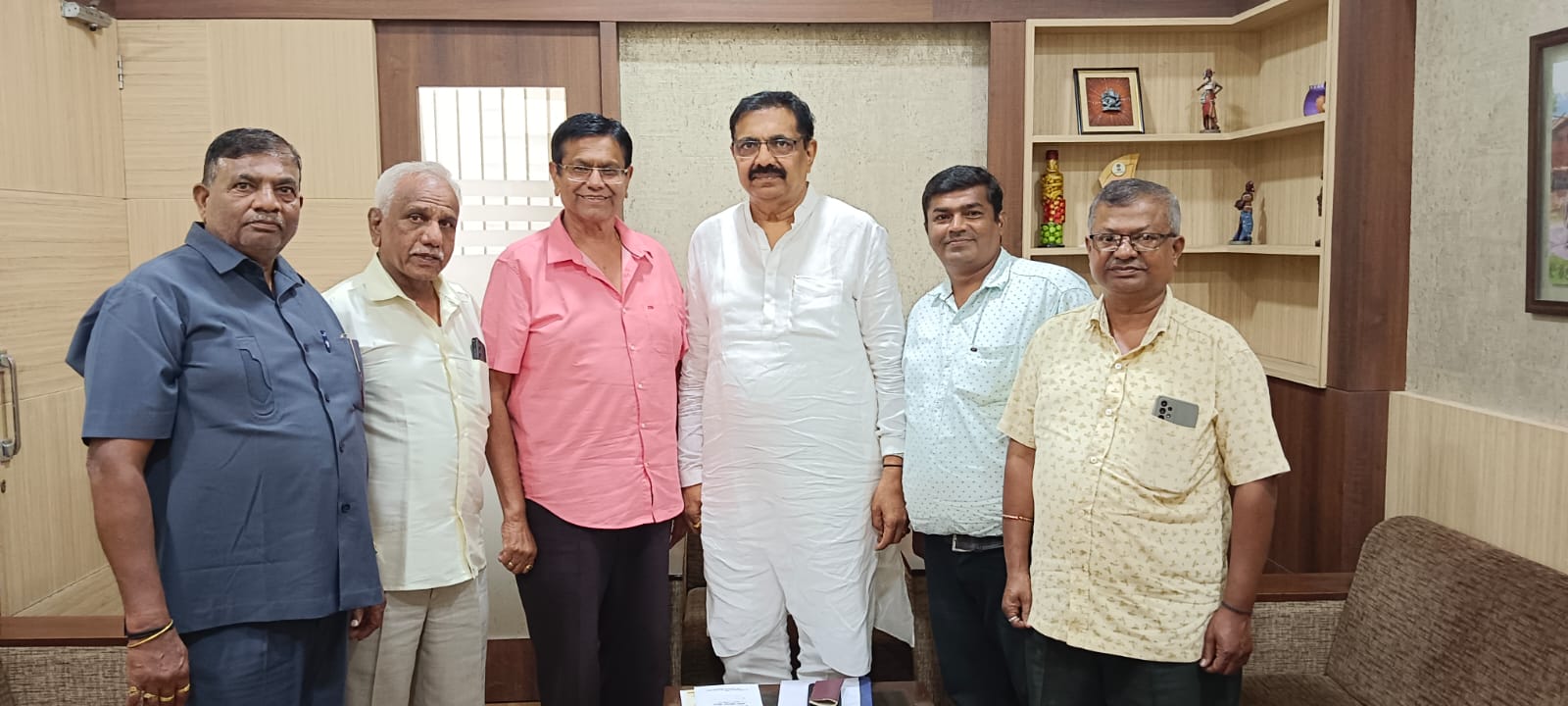 माजी नगरसेवक नेताजीराव जाधव यांच्या अमृत महोत्सवाला जयंतराव पाटील यांची उपस्थिती