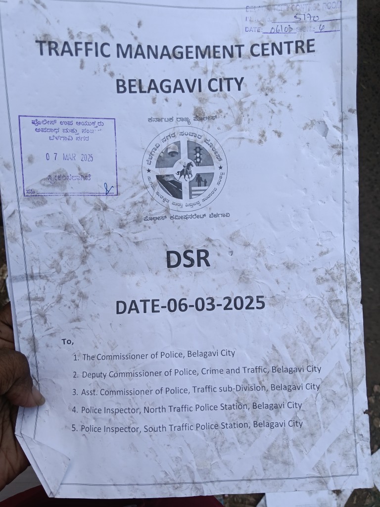 बेळगावमध्ये सरकारी कागदपत्रांचा रस्त्यावर सडा; सही-शिक्क्यासह कागद पाहून नागरिकांत संताप!