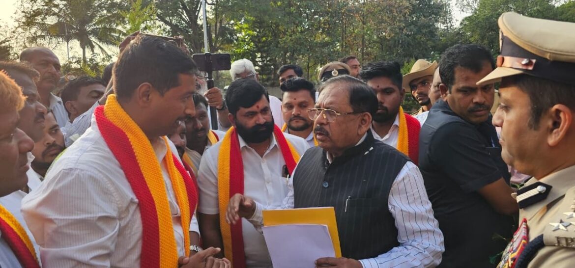 हिवाळी अधिवेशनाच्या पार्श्वभूमीवर समितीच्या महामेळाव्यावर बंदी आणि कार्यकर्त्यांना हद्दपार करण्याची मागणी