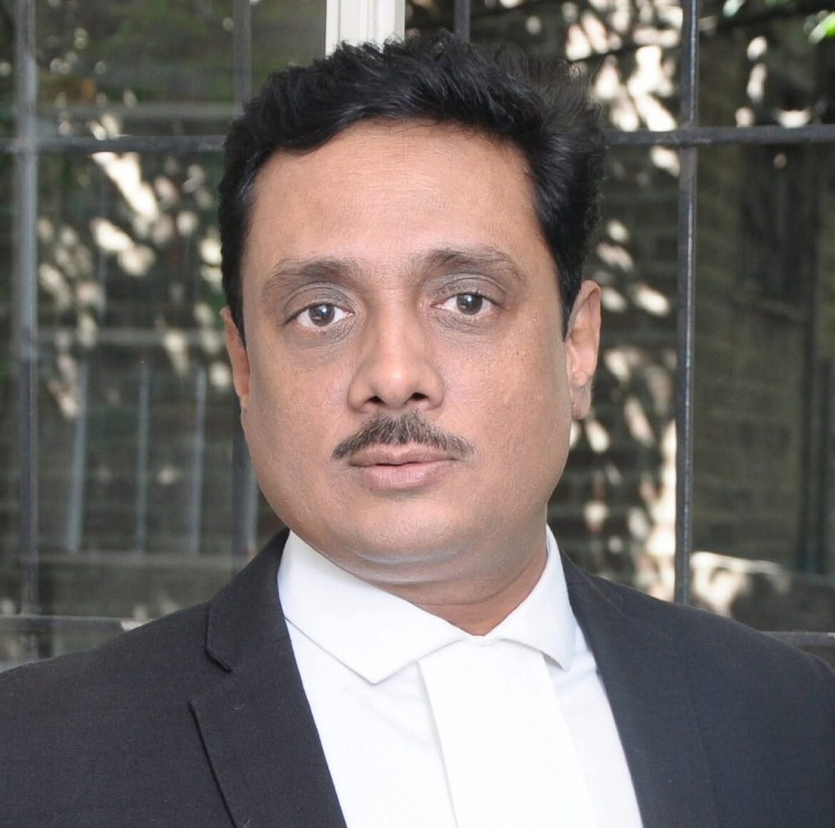 अभिव्यक्ती स्वातंत्र्यावर गदा? ॲड. असीम सरोदे यांची सनद तीन महिन्यांसाठी रद्द.