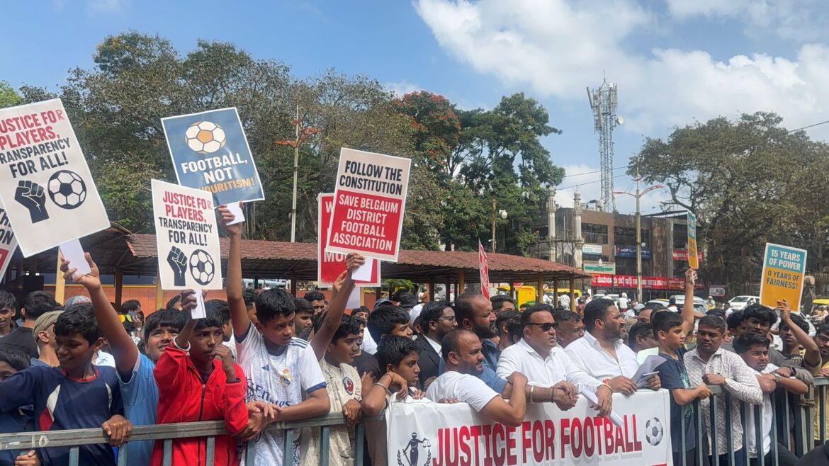 बेळगाव जिल्हा फुटबॉल संघटनेत भ्रष्टाचाराचा आरोप; फुटबॉल प्रेमींचा पारदर्शक निवडणुकीसाठी आवाज