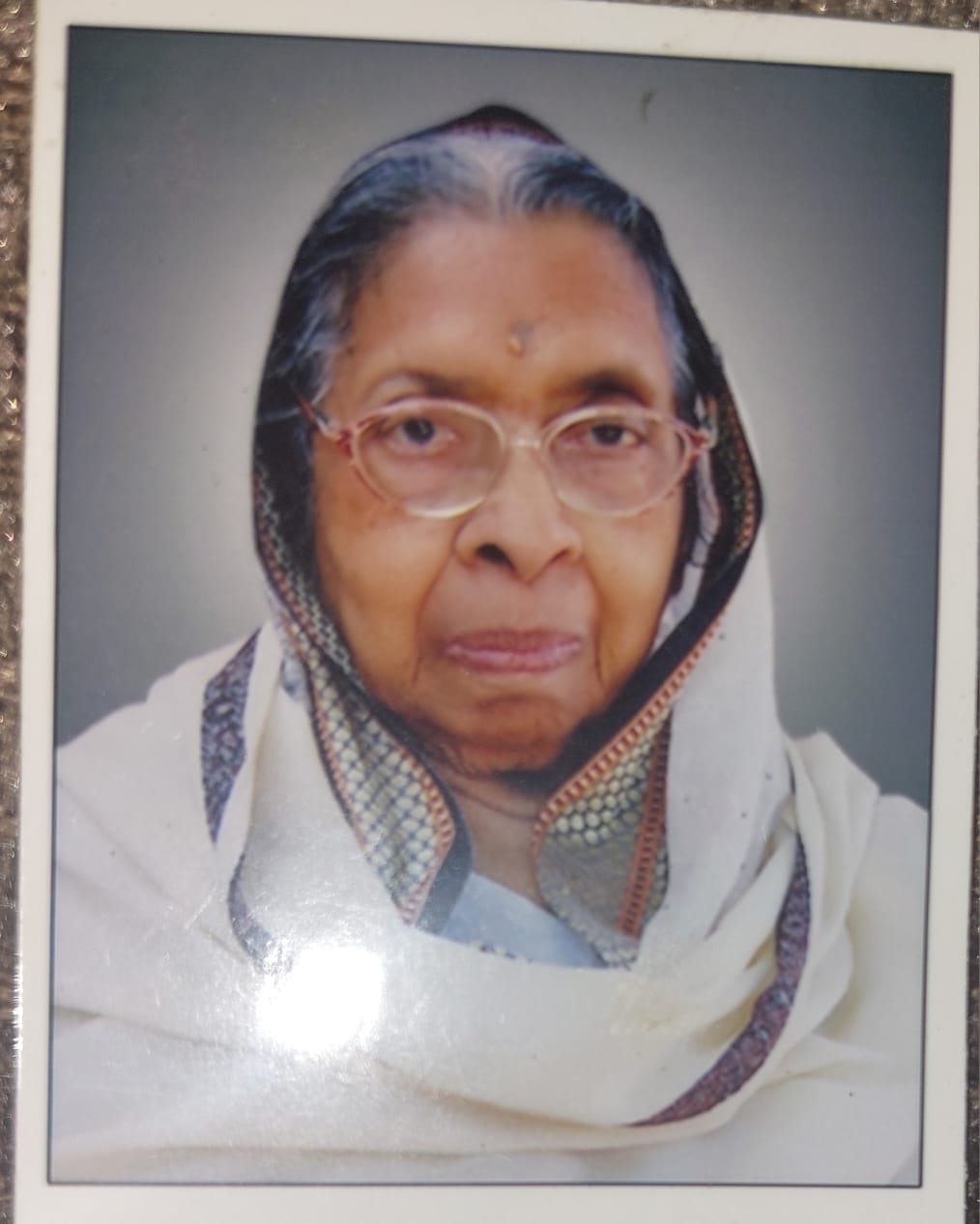 शेतकरी कामगार पक्षाचे ज्येष्ठ नेते दिवंगत भाई दाजीबा देसाई यांच्या पत्नी लीला (आक्का) देसाई यांचे निधन