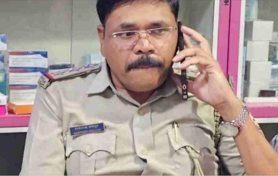 अथणी पोलीस निरीक्षक संतोष हळ्ळूर अडचणीत; 1 लाख रुपयांची लाच मागितल्याचा आरोप, लोकायुक्तांची धाड