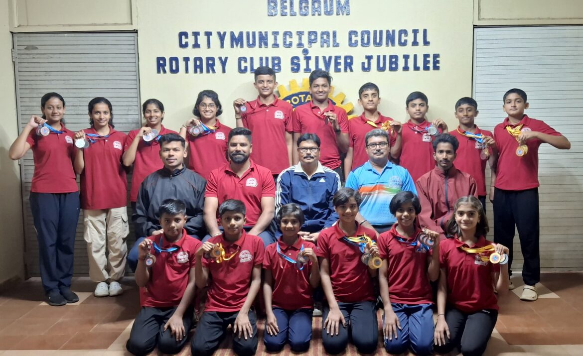 राष्ट्रीय शालेय जलतरण स्पर्धेसाठी आबा–हिंद क्लबच्या १३ जलतरणपटूंची निवड; राज्य पातळीवर ४८ पदकांसह बेळगावचा डंका