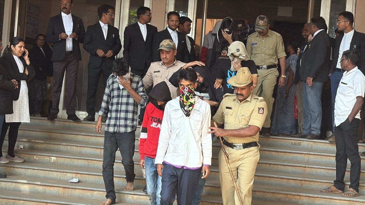 बेळगावमध्ये आंतरराष्ट्रीय फसवणूक रॅकेटचा भंडाफोड – ३३ आरोपी अटक, १५ दिवस पोलिस कोठडी