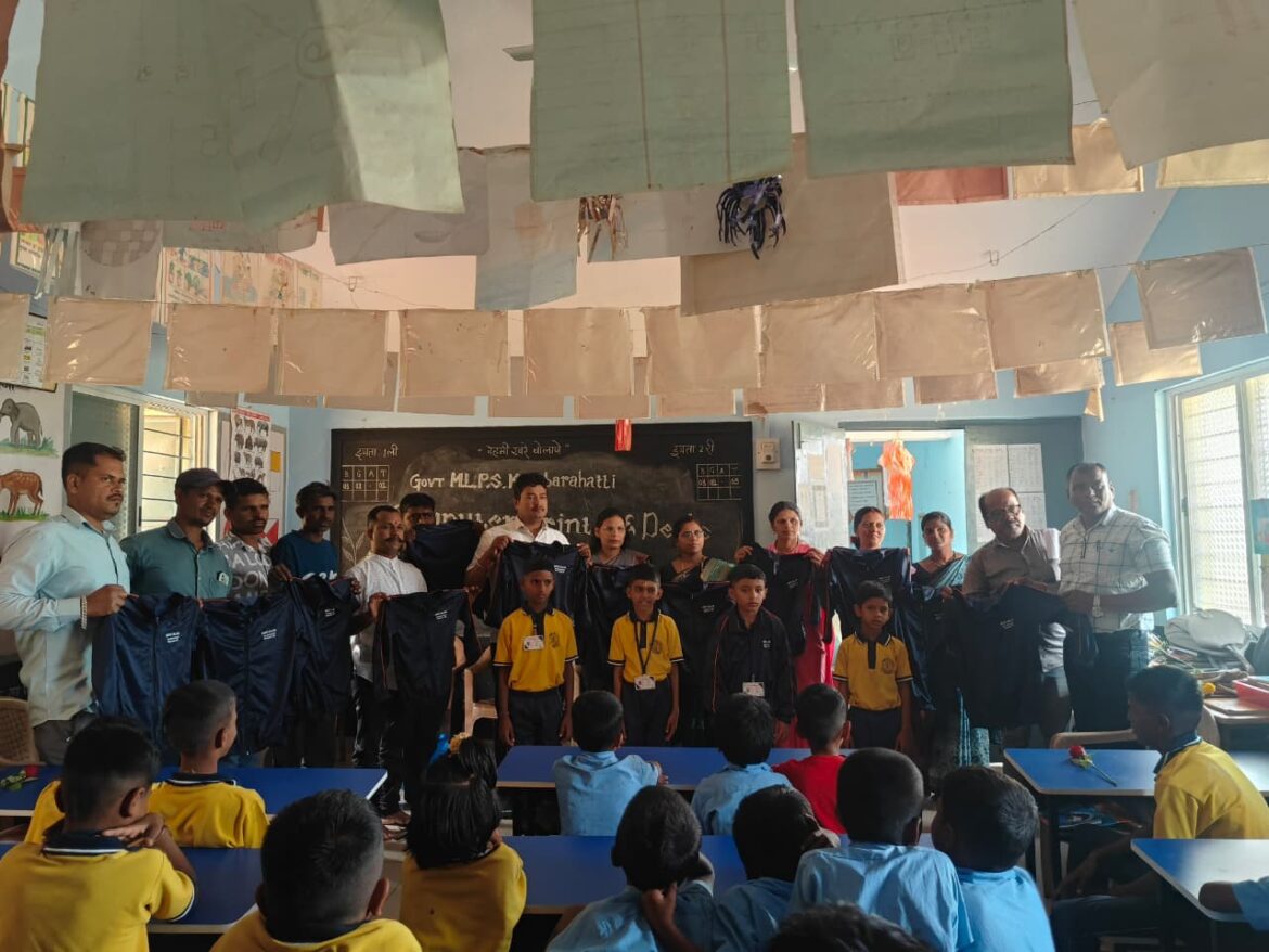 कुरबरहट्टी मराठी शाळेत विद्यार्थ्याचा आगळावेगळा वाढदिवस वर्गमित्रांना शाळेची जर्सी भेट; अधिकारी, शिक्षकांकडून कौतुकाचा वर्षाव