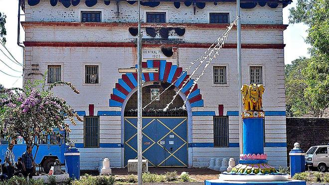 बेळगाव येथील हिंडलगा कारागृहातून परोलवर सुटलेला उडुपीतील आजीवन कारावास भोगणारा कैदी फरार; दोन जामीनदारांवरही गुन्हा दाखल