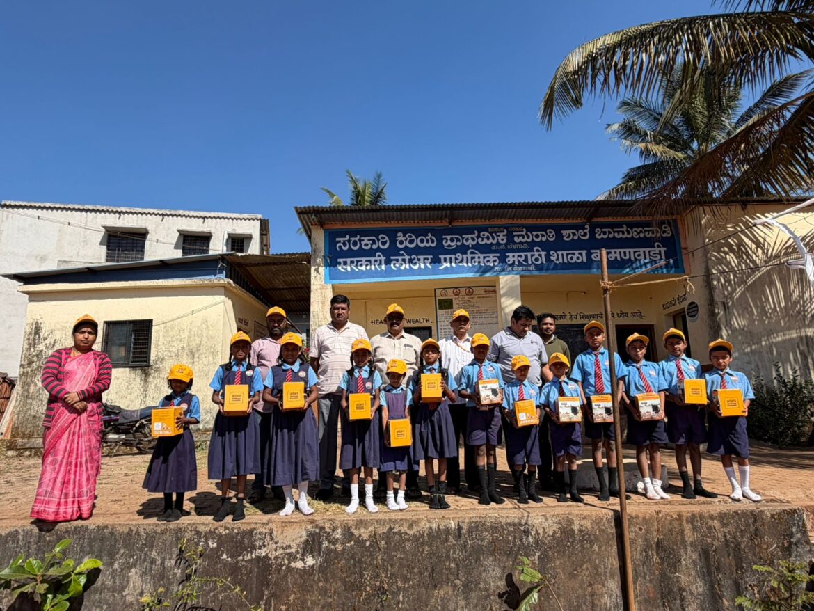 अदानी समूहाकडून बामणवाडीतील सरकारी शाळेच्या विद्यार्थ्यांना शैक्षणिक साहित्य वाटप