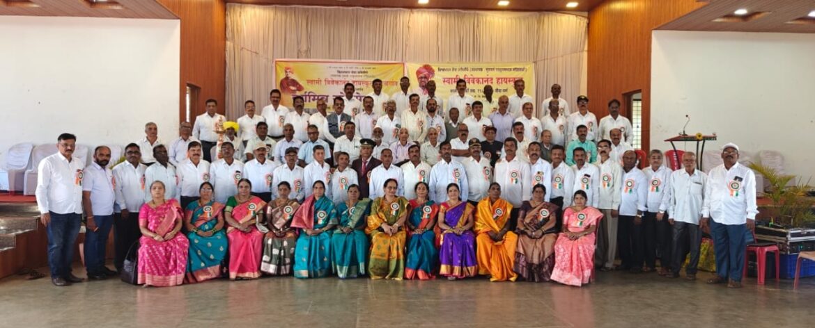 उचगाव येथे स्वामी विवेकानंद हायस्कूलच्या १९८२ बॅचचा स्नेहमेळावा उत्साहात
