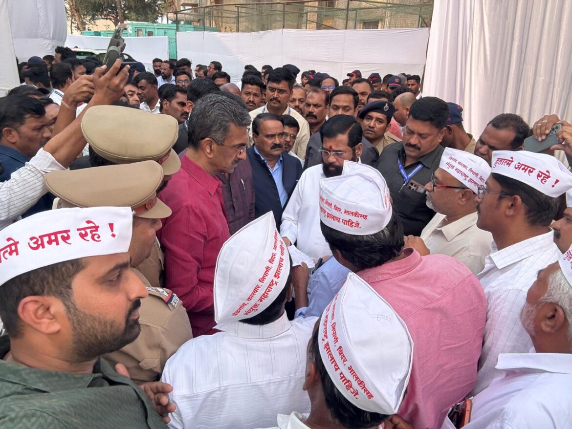 सीमाप्रश्नी उच्चाधिकार समितीची बैठक तातडीने घ्या – साताऱ्यात उपमुख्यमंत्री एकनाथ शिंदे यांच्याकडे मध्यवर्ती महाराष्ट्र एकीकरण समितीची ठाम मागणी