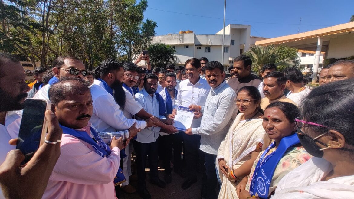 दलितांसाठीचा निधी गैरवापराचा आरोप, बुद्ध व छत्रपती शाहू महाराजांच्या पुतळा स्थापनेस विलंब; येत्या 26 जानेवारीला महापालिकेला दाखविणार काळे झेंडे.