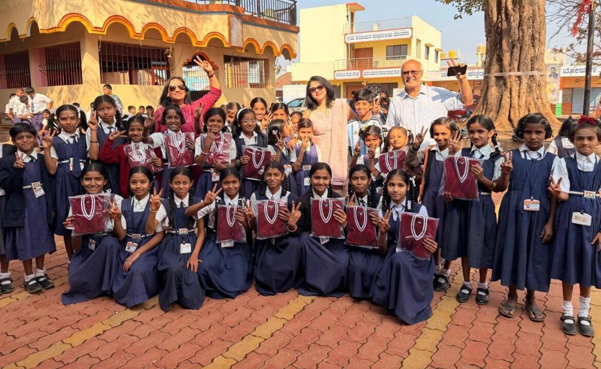 मोदगा शाळेतील विद्यार्थ्यांना रोटरी क्लब ऑफ बेळगाव साऊथकडून स्वेटर्स व शैक्षणिक मदत