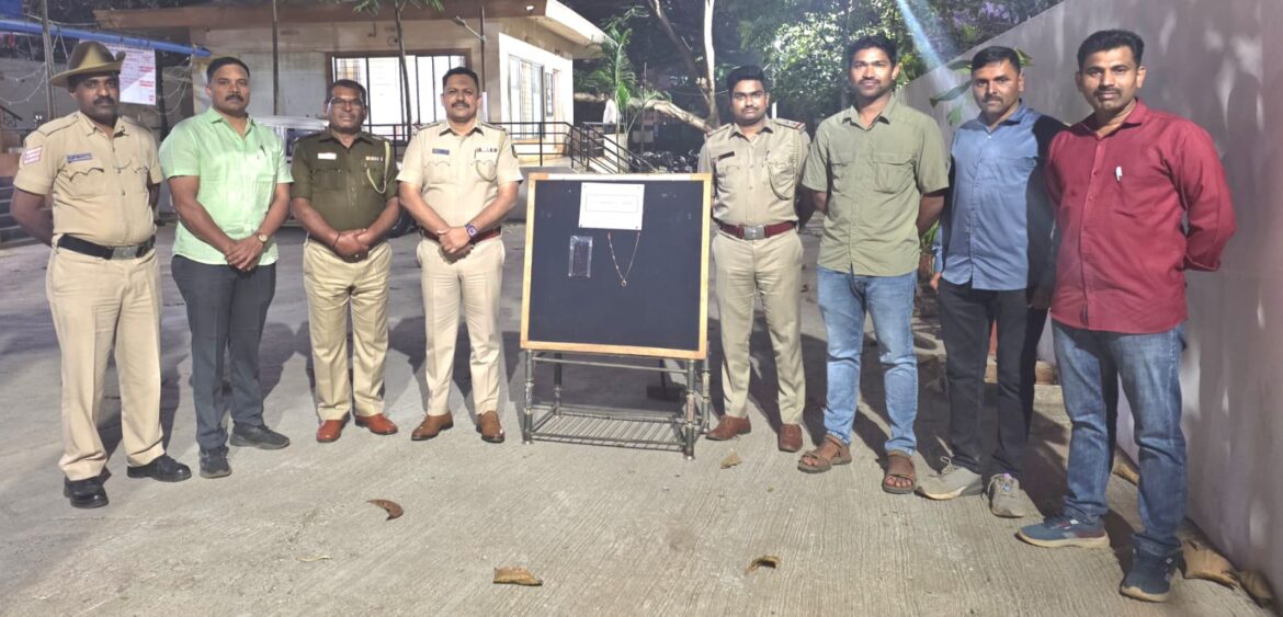 टिळकवाडी पोलीस ठाणे हद्दीत सोनसाखळी चोरी प्रकरणी आरोपी अटकेत