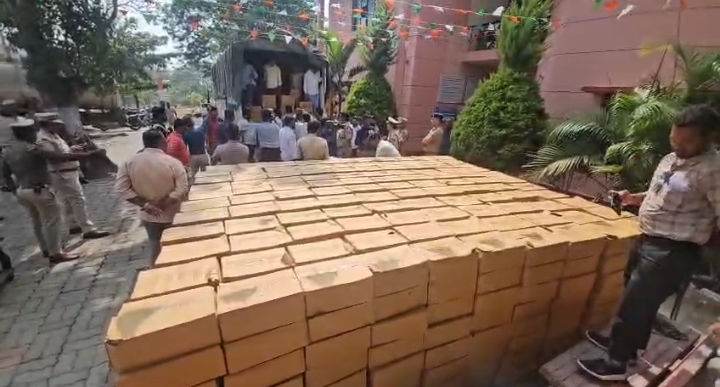 माळमारुती पोलिसांची मोठी कारवाई; ३० लाखांची बेकायदा दारू जप्त, ट्रक चालक अटकेत