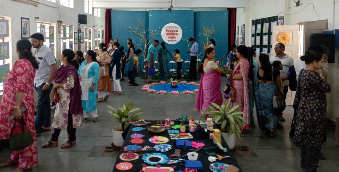 मराठी विद्यानिकेतन बेळगाव येथे चित्रकला-हस्तकला व संगणक प्रकल्प प्रदर्शनाचे उद्घाटन