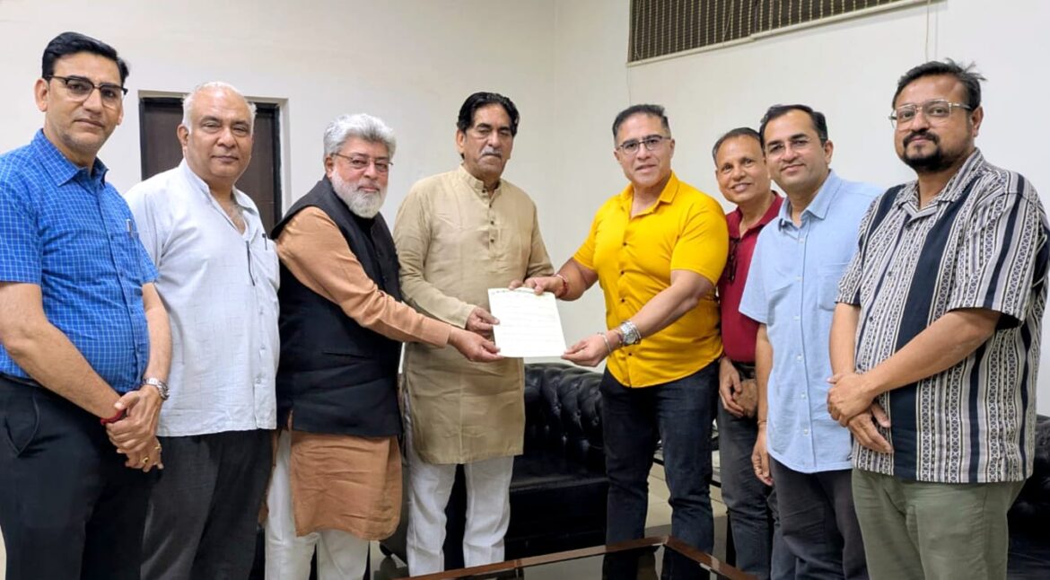 मध्यवर्ती बाजारपेठेतील संथ रस्ते कामांमुळे व्यापारी संतप्त; आमदार राजू सेठ यांच्याकडे तातडीच्या हस्तक्षेपाची मागणी