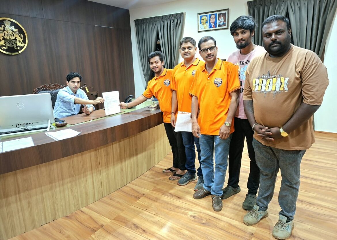 १८ वर्षांखालील मुलांसाठी सोशल मीडियावर बंदीची मागणी; समाजसेवकांचे बेळगाव जिल्हाधिकाऱ्यांना निवेदन