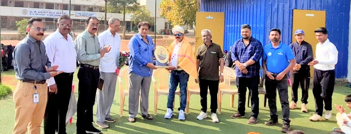 क्रिकेट प्रशिक्षक दिनेश लाड यांची बेळगावला धावती भेट; नवोदितांना मोलाचे मार्गदर्शन