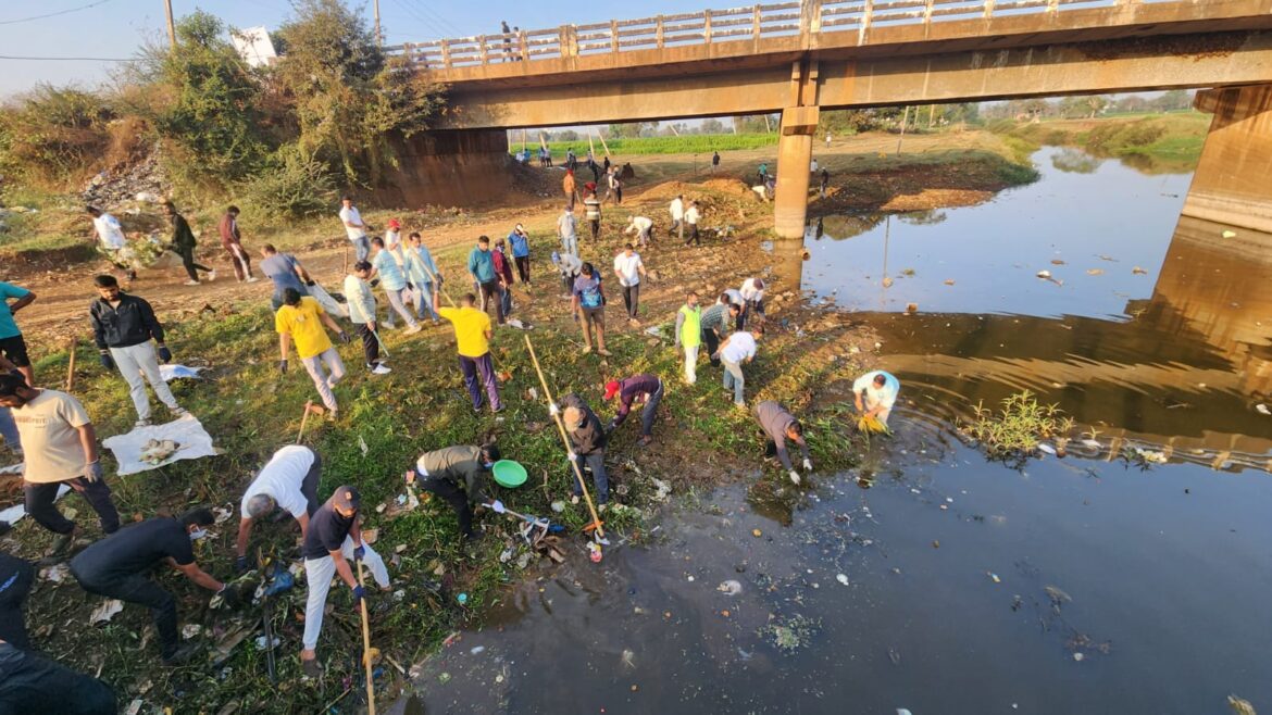 डॉ. श्रीनानासाहेब धर्माधिकारी प्रतिष्ठानच्या वतीने कंग्राळी येथे भव्य स्वच्छता अभियान