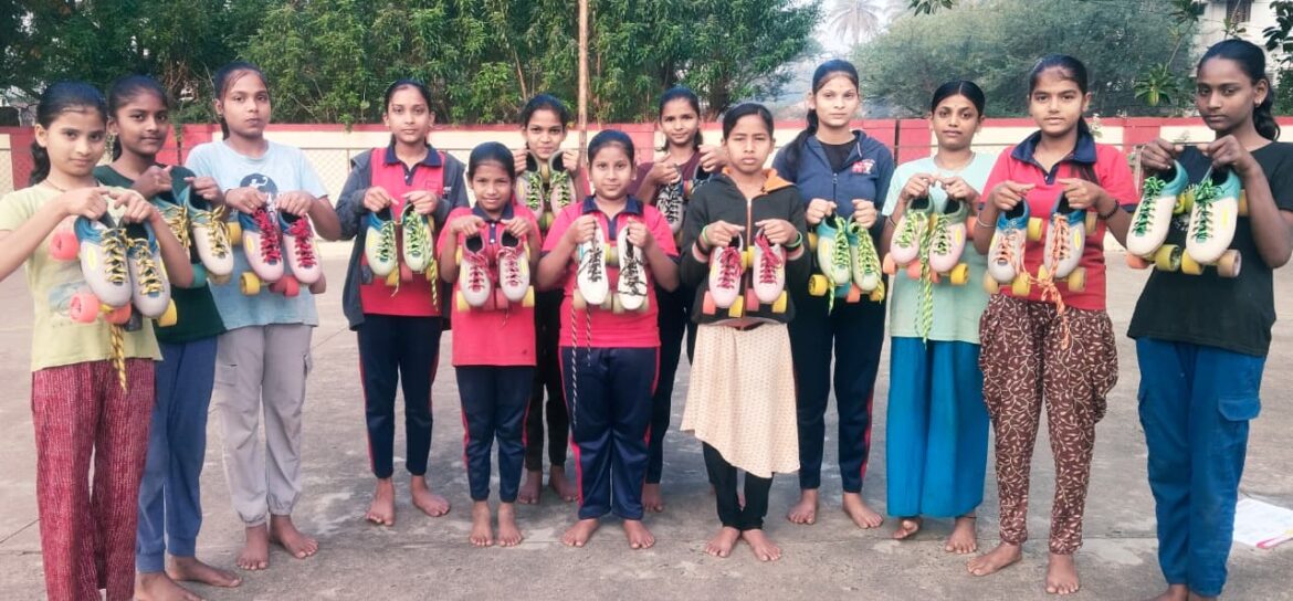 व्हिवा स्केट्स तर्फे उदयोन्मुख खेळाडूंना स्केटिंग किटचे वाटप