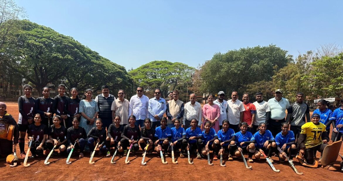५ व्या आंतर कॉलेज निमंत्रित हॉकी स्पर्धेचा शुभारंभ उत्साहात