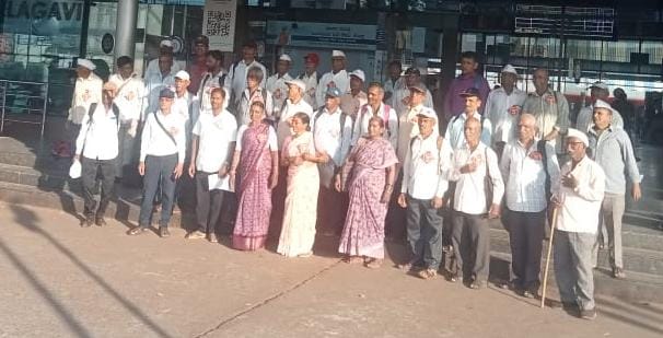 सिमाभागातील गिरणी कामगार मुंबईच्या आझाद मैदानावर आंदोलनासाठी रवाना