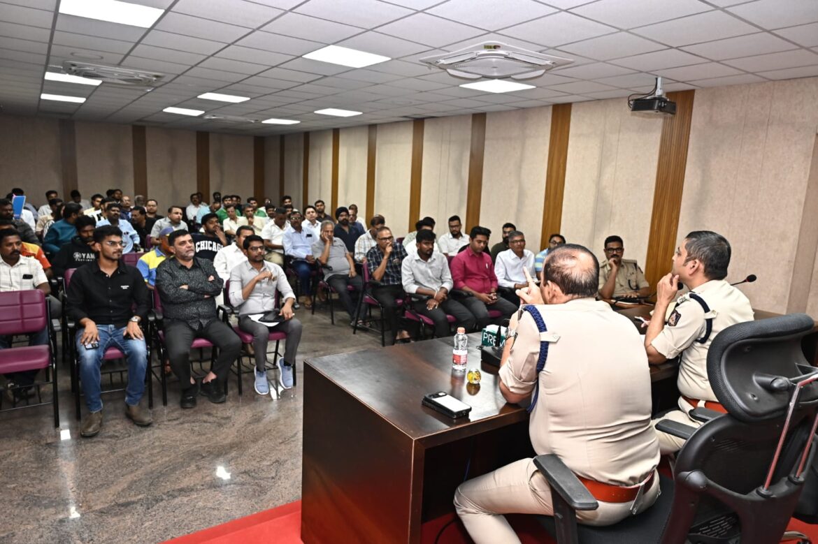 बेळगावात प्लास्टिक बाटलीत पेट्रोल विक्रीवर कडक बंदी; पोलिसांचा ठाम इशारा