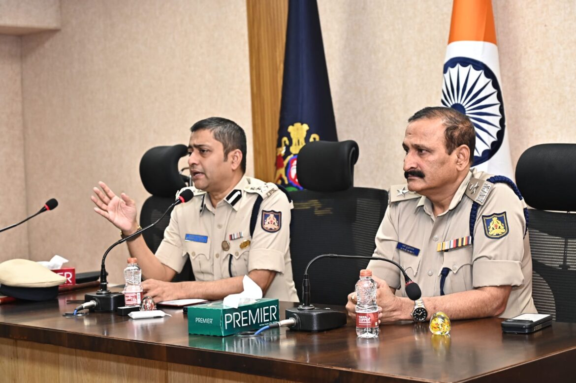 बेळगावात पेट्रोलसाठी झुंबड; प्रशासनाचे स्पष्टीकरण – “इंधनाची कोणतीही टंचाई नाही”