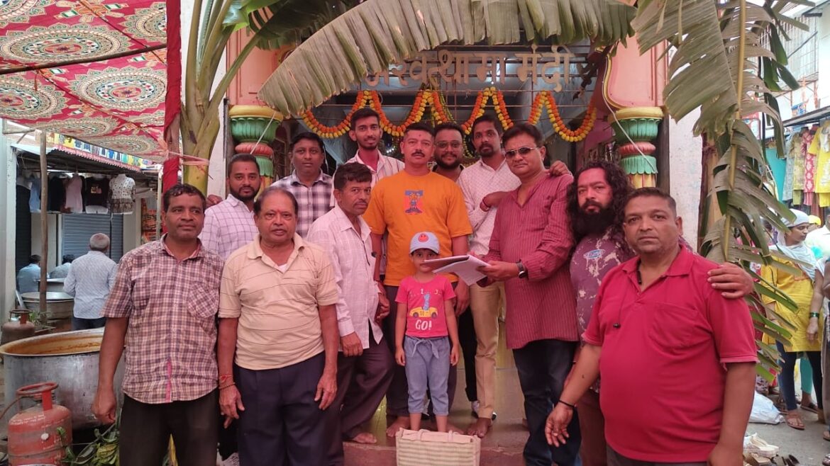 सीमा प्रश्नासाठी सह्यांची मोहीम वेगात; हनुमान जयंतीचे औचित्य साधत पांगुळ गल्लीत उपक्रम