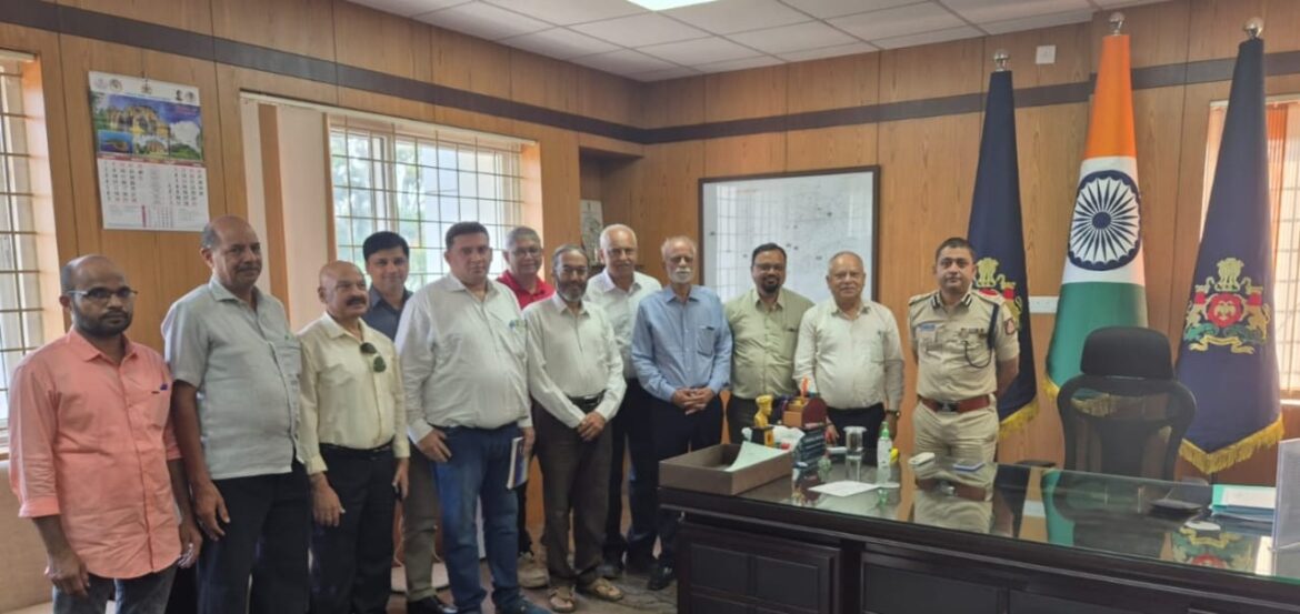 चिरमुरीतील कचरा डेपो व सेमीकंडक्टर प्रकल्पाबाबत सोशल जस्टिस फोरमचे प्रशासनाला निवेदन