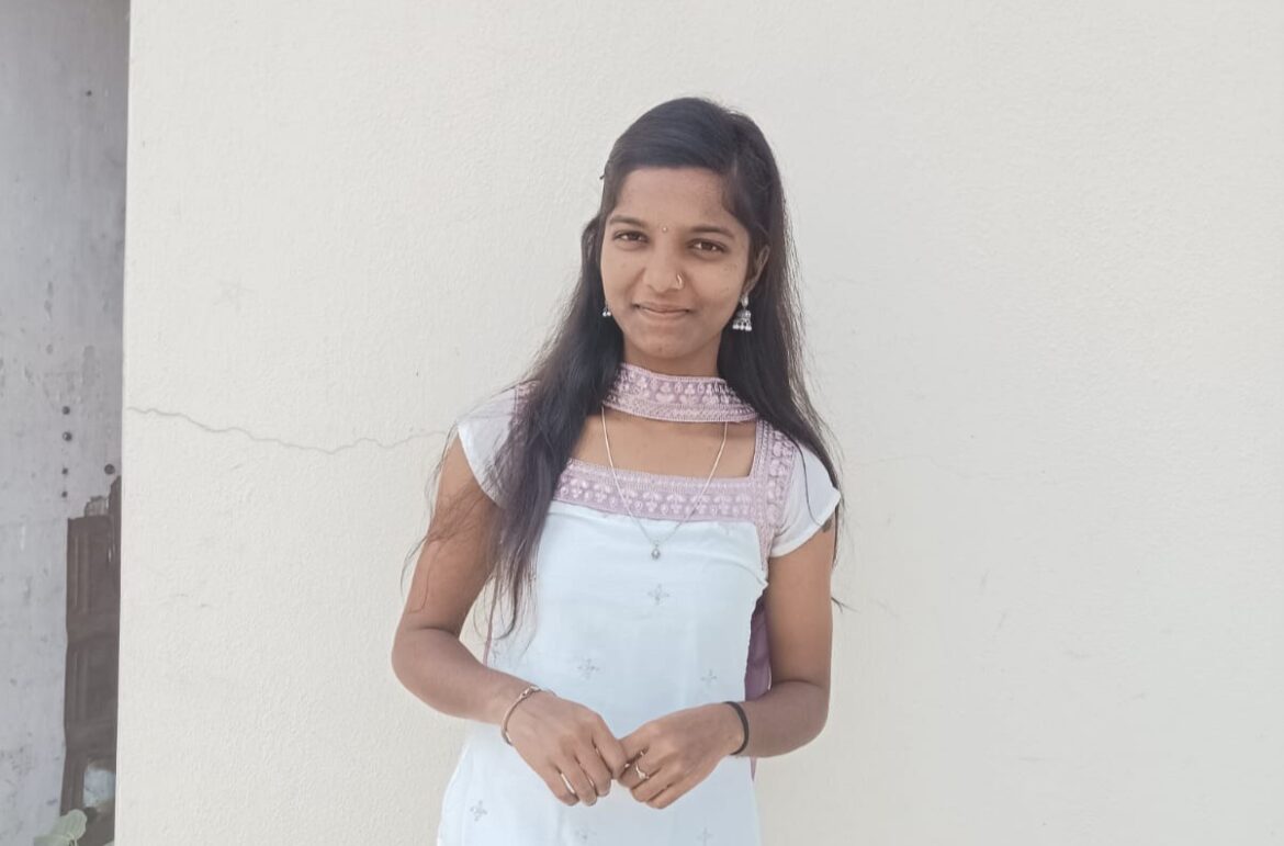 वाढदिवसाच्या दिवशीच विद्यार्थिनीची आत्महत्या; ठरलेले लग्नघर झाले शोकाकुल