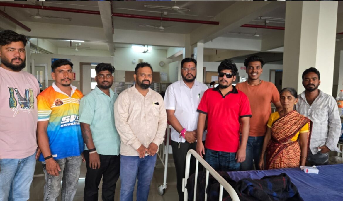 फटाका दुर्घटनेतील युवकाला मुख्यमंत्री सहायता निधीतून मदत; KLE हॉस्पिटलमधून डिस्चार्ज