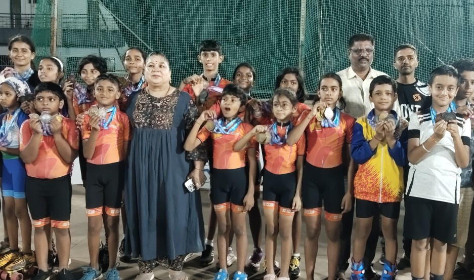Roller Skating Prize Distribution Ceremony Held with Enthusiasm