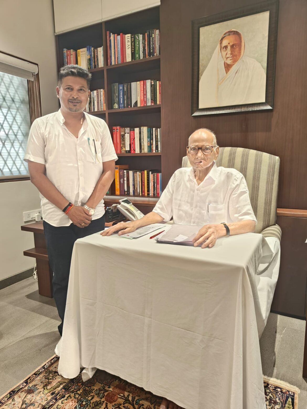 Amit Desai Submits Memorandum to Sharad Pawar Seeking Intervention on IT Sector Layoffs