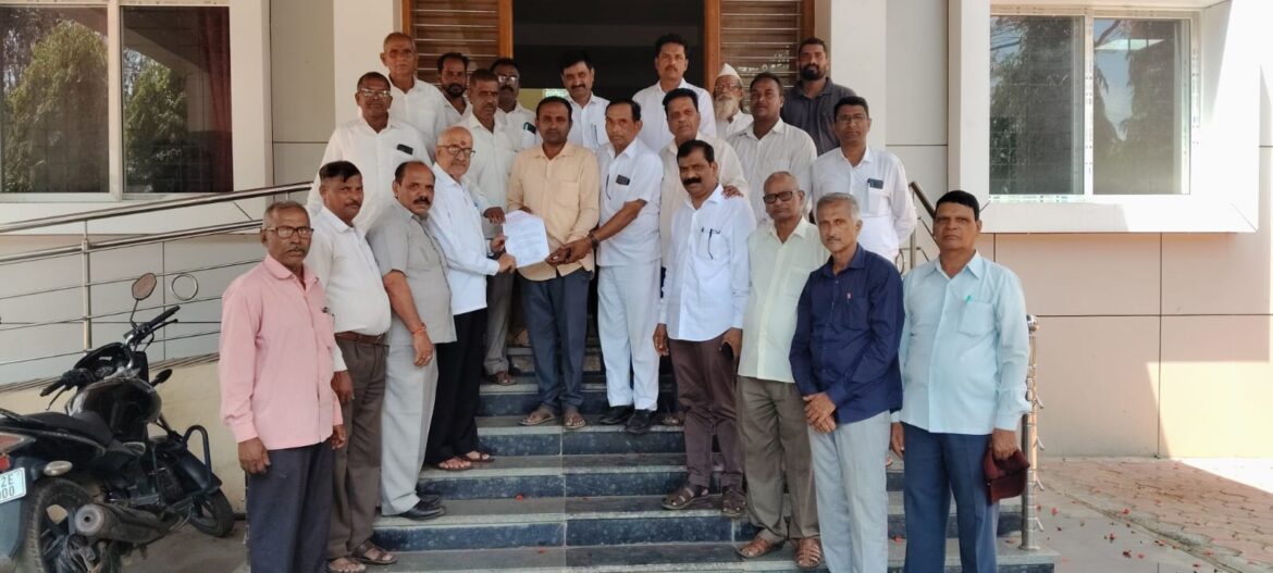 Khanapur MES Submits Memorandum on Fertilizer Supply and Power Issues