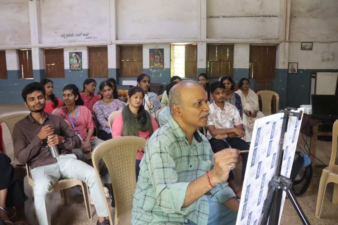 बेननस्मिथ कॉलेज ऑफ फाइन आर्ट्समध्ये चित्रकार चंद्रशेखर रांगणेकर यांची चित्रकला कार्यशाळा