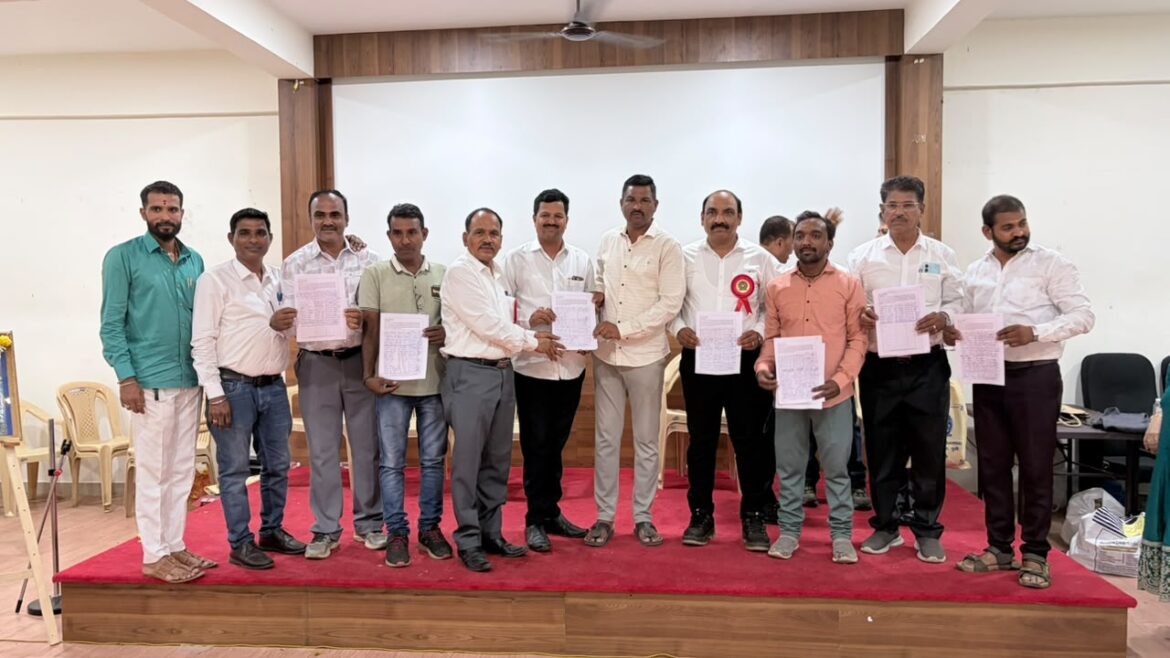 पुण्यातील खानापूर-बेळगाव मित्रमंडळाचा सीमालढ्याच्या स्वाक्षरी मोहिमेला उत्स्फूर्त पाठिंबा