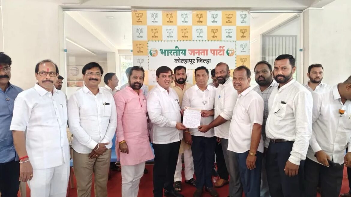 सीमाप्रश्नावर चर्चा करण्यासाठी अमित शहा यांची भेट घडवून द्यावी; महाराष्ट्र एकीकरण समितीचे धनंजय महाडिक यांना निवेदन