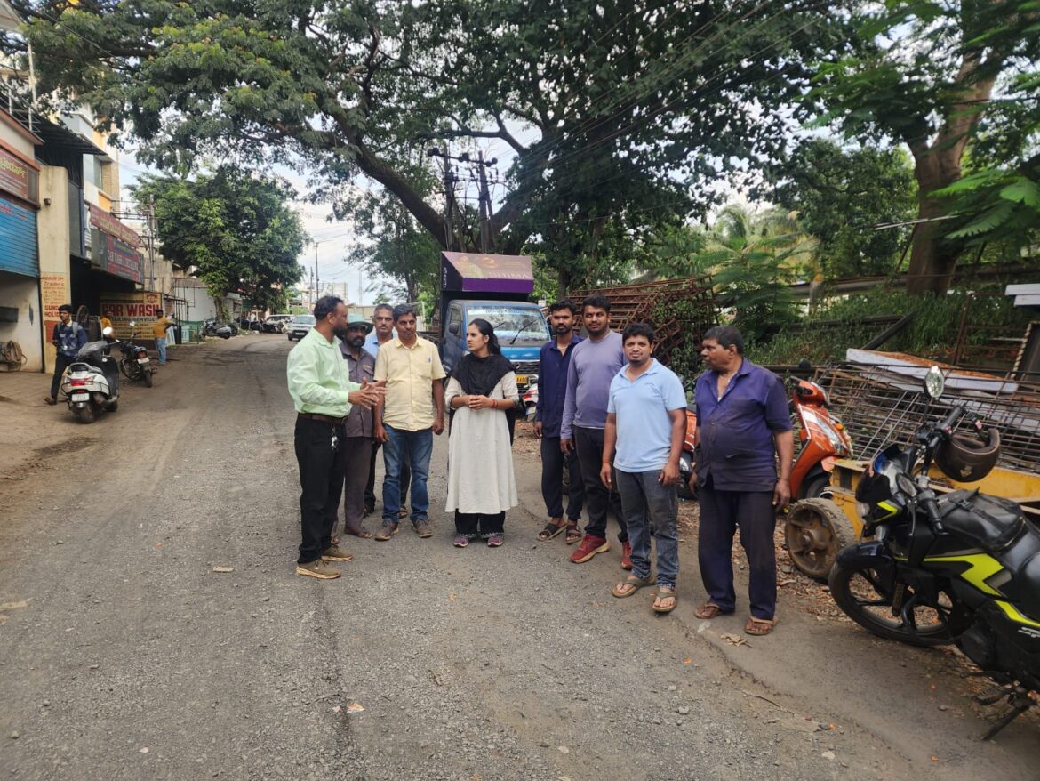 न्यू गुड्सशेड रस्त्याच्या दुरवस्थेची महानगरपालिकेकडून दखल; लवकरच दुरुस्तीचे आश्वासन