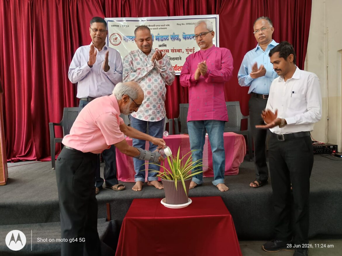 विचारांच्या अभिव्यक्तीसाठी कवीने सातत्याने लिहित राहिले पाहिजे : कवी अजय कांडर: