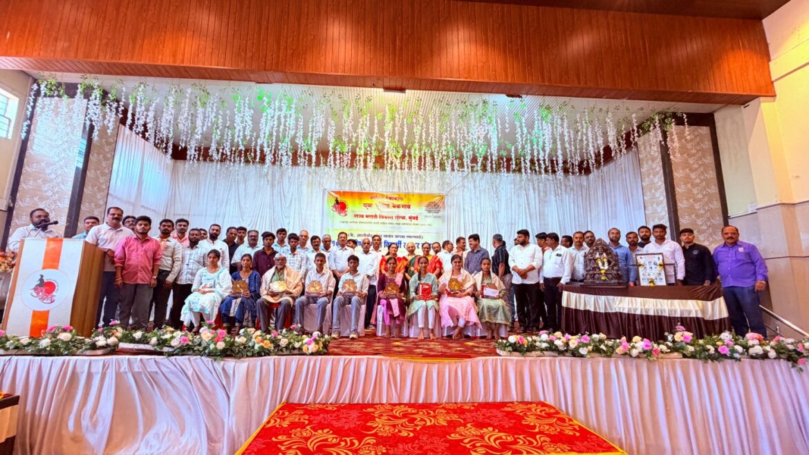 Meritorious Students Honoured at Felicitation Ceremony Organised by Maharashtra Ekikaran Yuva Samiti