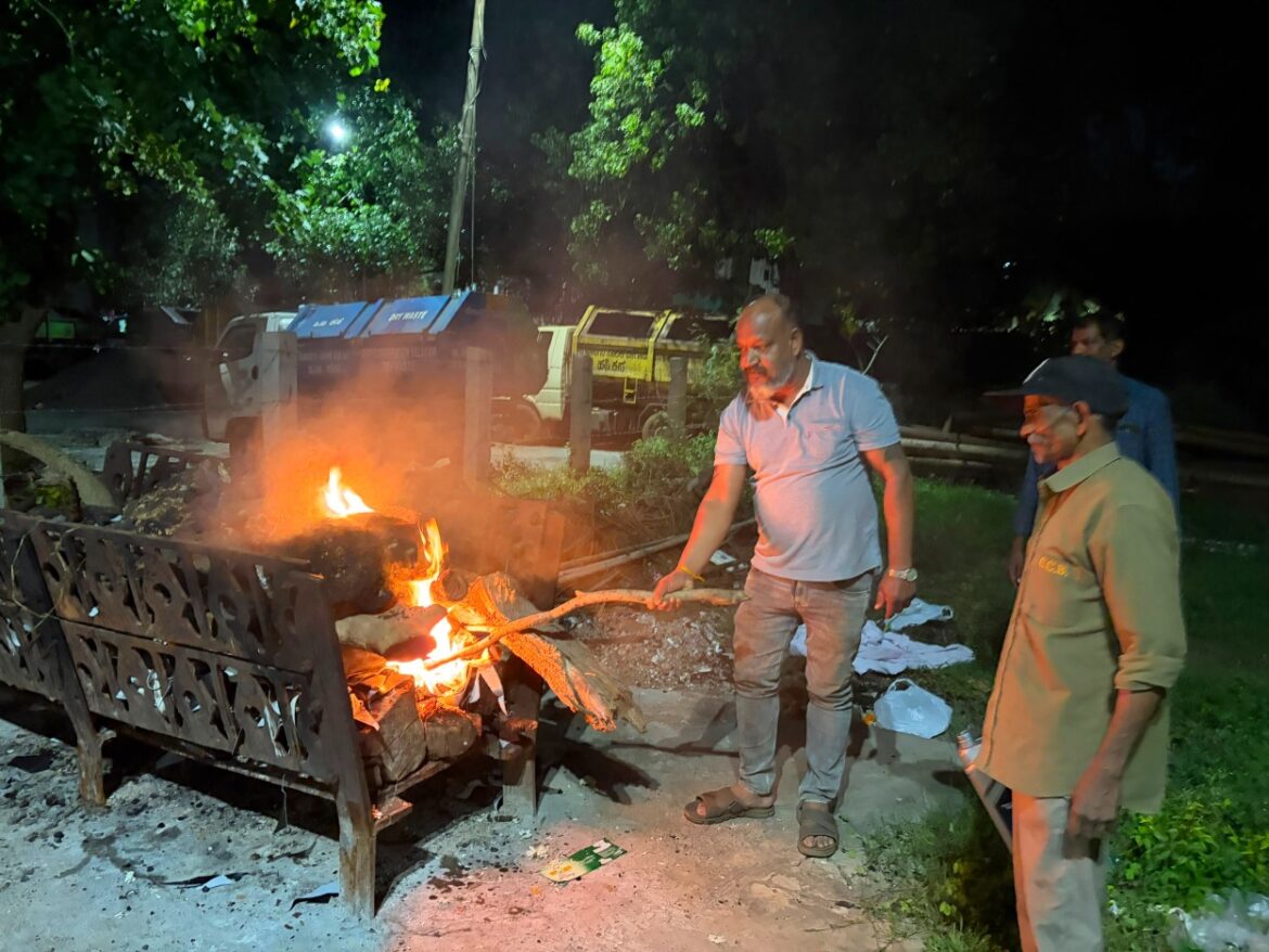 समाजाने जिवंतपणी नाकारले, पण अखेरच्या प्रवासात लाभला माणुसकीचा आधार