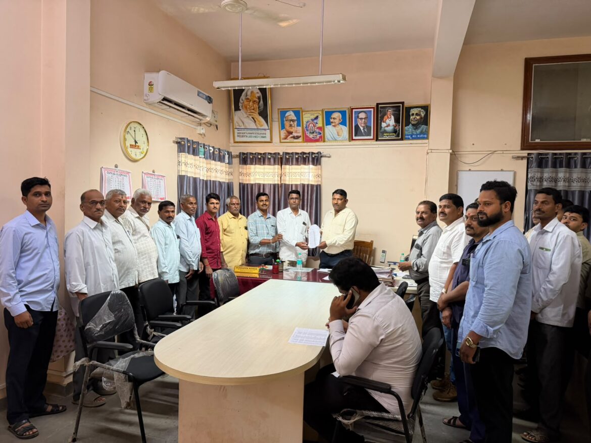 चन्नेवाडीसाठी स्वतंत्र मतदान बूथ व स्वतंत्र वॉर्डची मागणी; ग्रामस्थांचे तहसीलदारांना निवेदन: